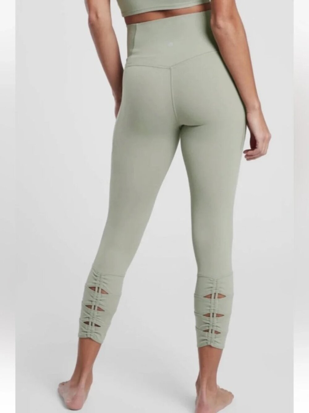 Athleta Salutation Stash Pocket II Cinch 7/8 Legging Soft Sage Green XL